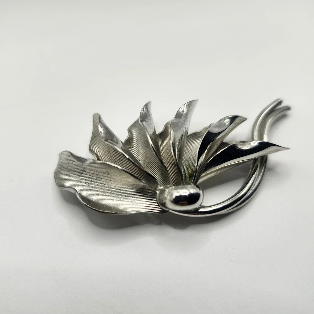 Vintage Silver Tone Textured Leaf Spray‎ Brooch Pin Mid Century Modern Design